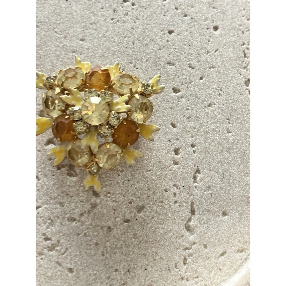 Vintage Brooch‎ In Honey & Champagne Rhinestone Enamel Flower Gold Tone Floral